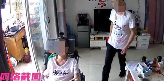 山东平阴有渐冻症女子却被所请男护工多次举止不文明，家中摄像头记录下过全程，令人唏