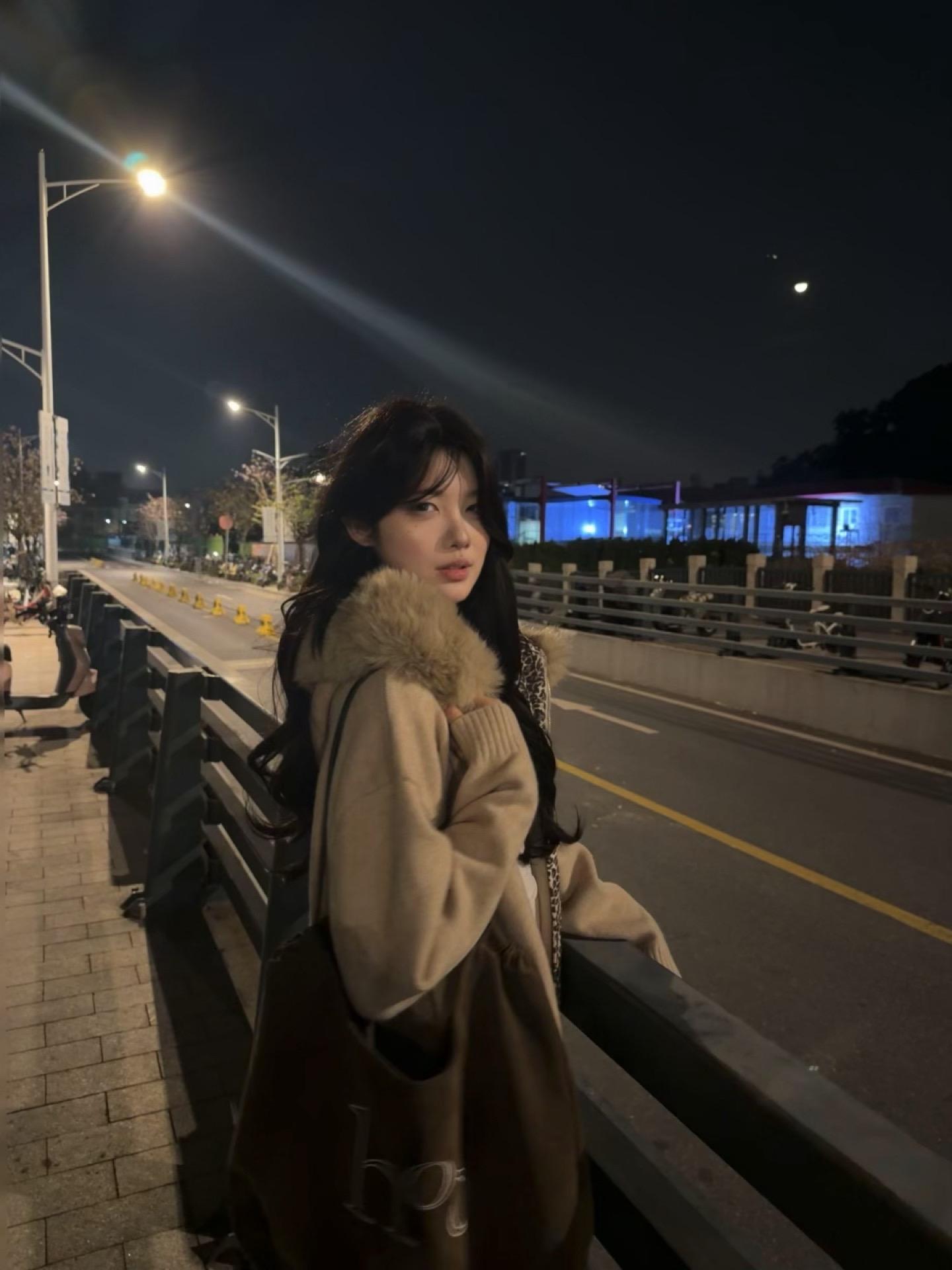 空荡的街景 想找个人放感情