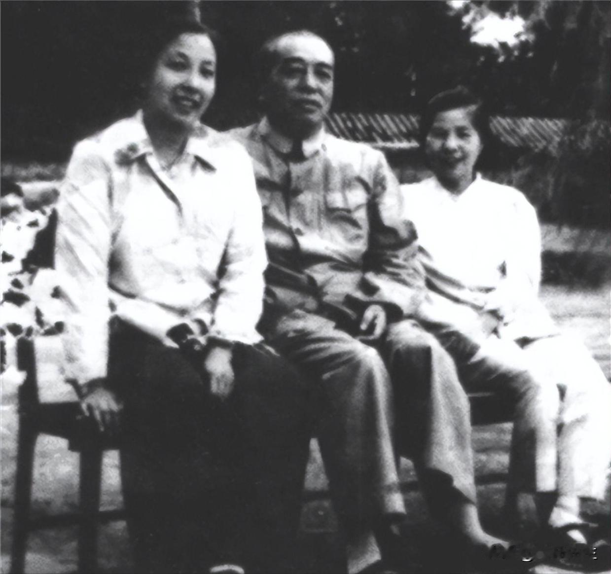 2006年，海军原副司令王守业因涉嫌经济犯罪被法庭公开审判，开始他对所有罪行都供