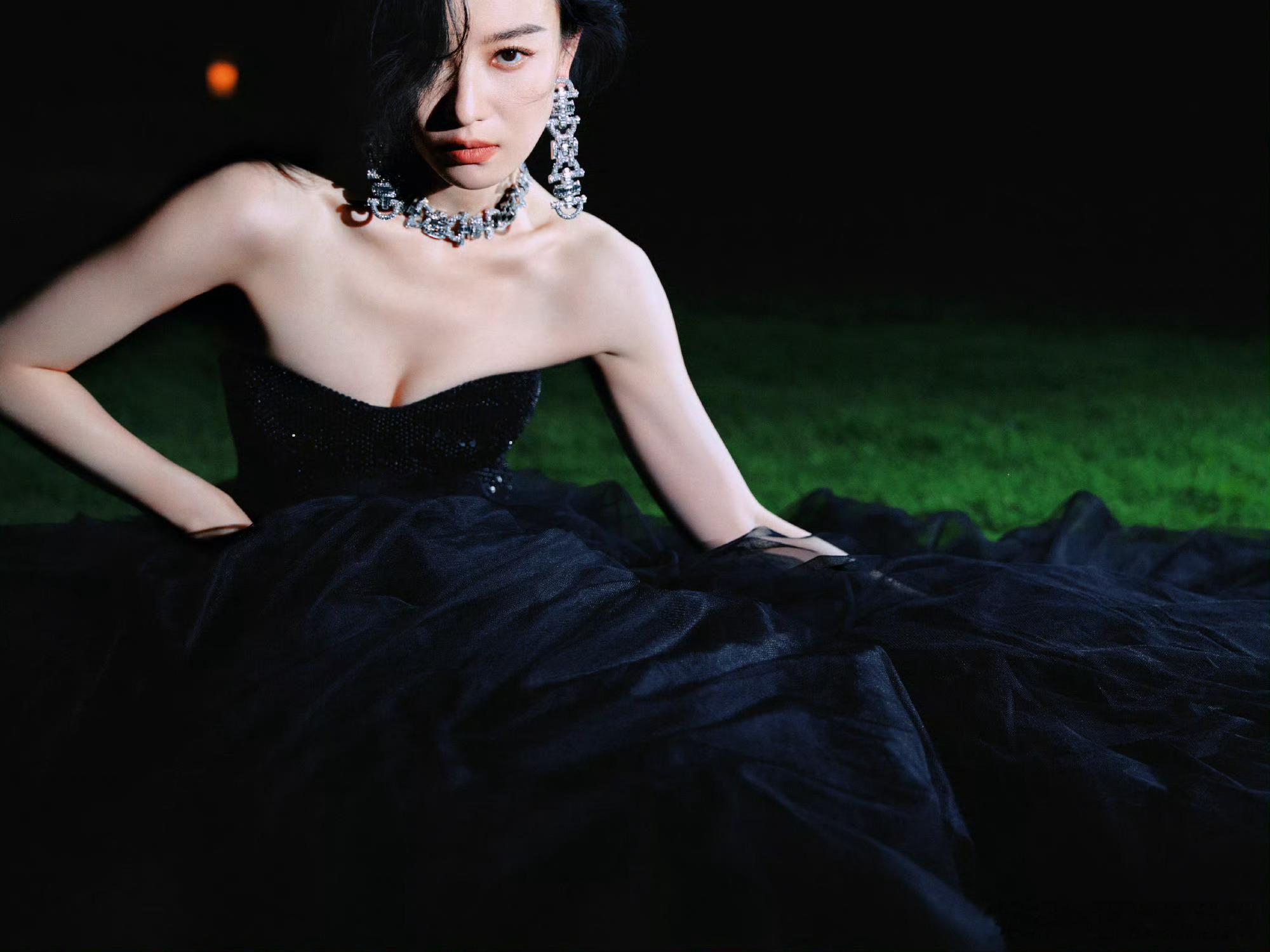 倪妮今晚金鸡电影节红毯闭幕式造型预热🔥