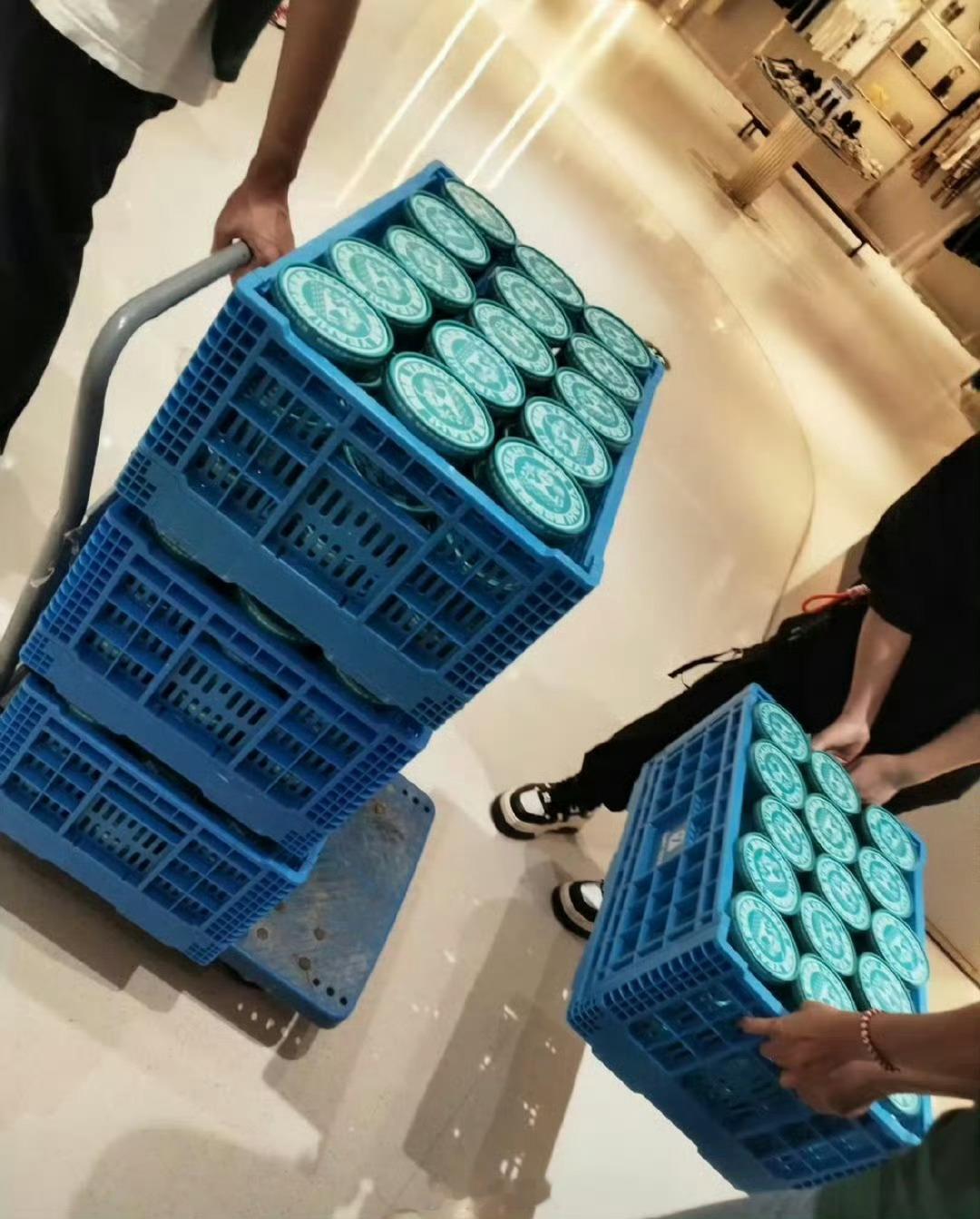 虞书欣送粉丝清补凉虞书欣给粉丝准备清补凉 虞书欣给线下的粉丝准备了清补凉，确实贴