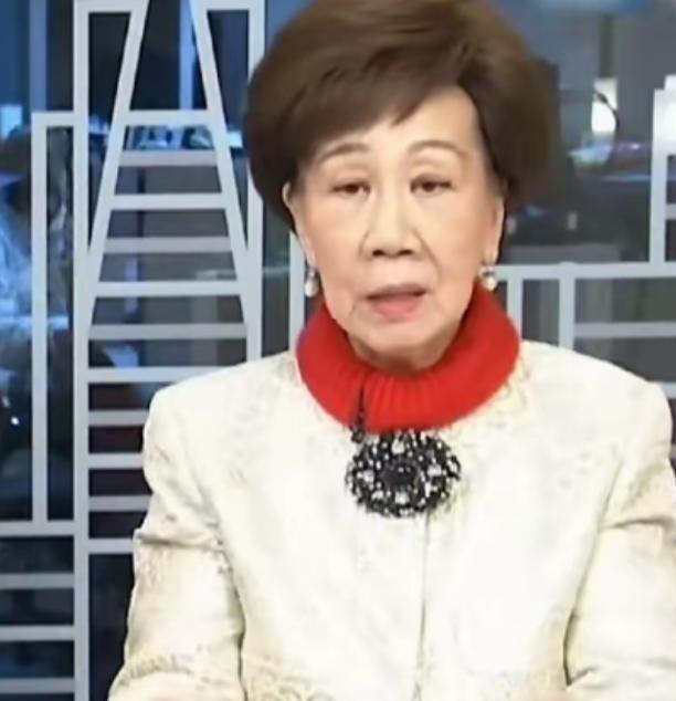 台湾岛内这阵子的政治景象，真让人看得一头雾水。原本那些把"台独"旗子举得老高、喊