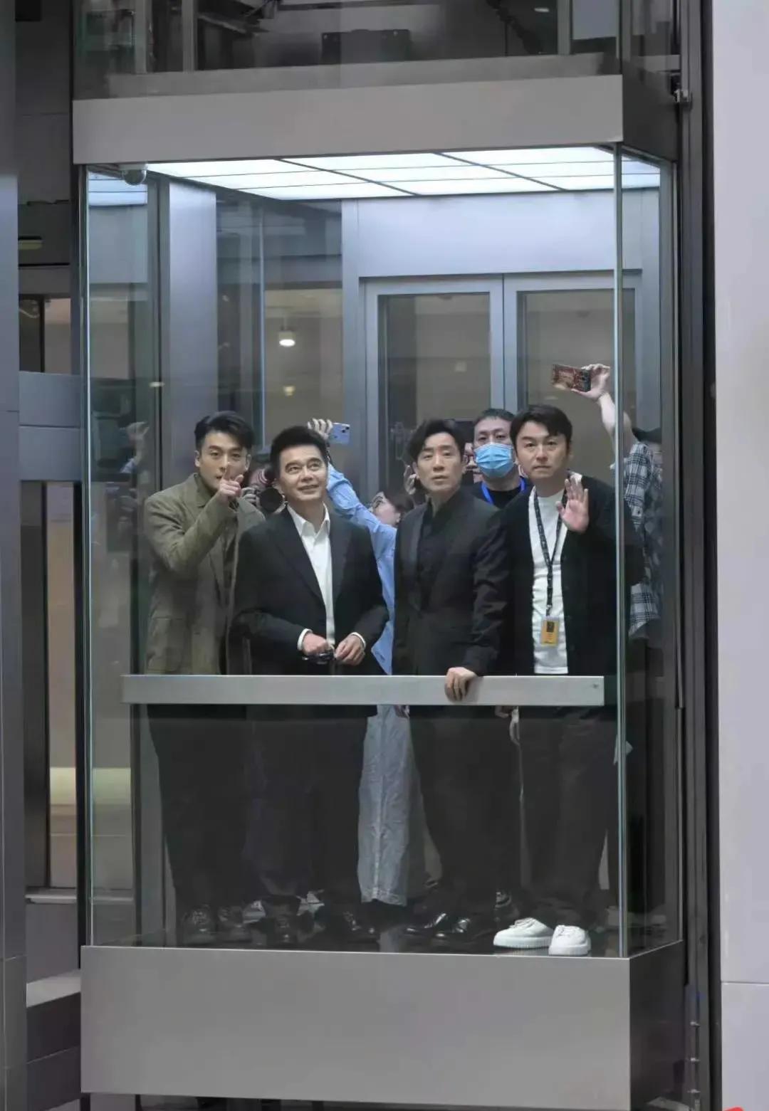 说一句话来证明你认识他们其中的哪一位。