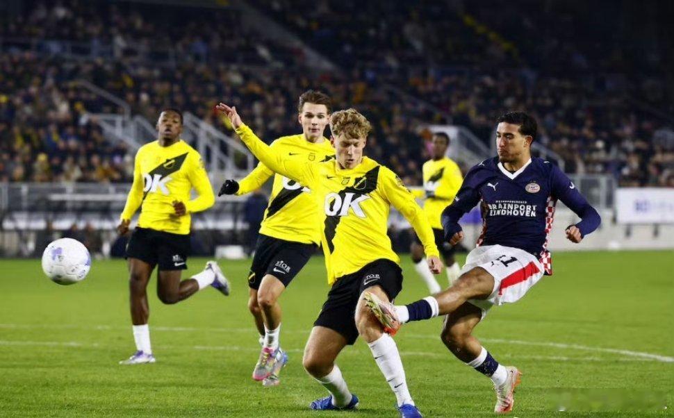 【足球不是想要的生活】官方：18岁的布雷达小将范雷韦克宣布与俱乐部解除合同并即刻