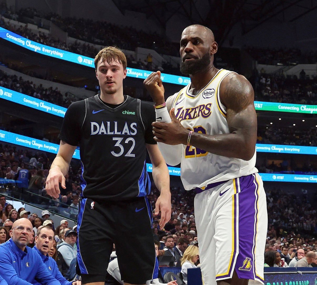 最年轻的弗拉格45分8板9助2断连续两场45+最年长詹姆斯30分9板15助攻打满