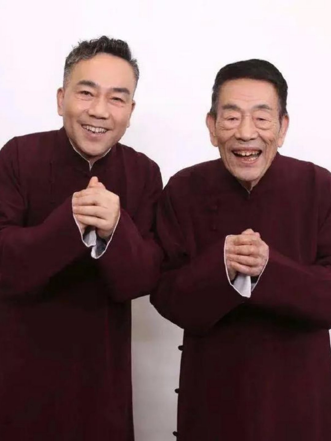 杨议追忆父亲杨少华声泪俱下 相声演员杨少华的告别仪式在天津市第一殡仪馆举行。仪式