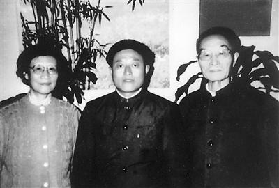 1972年，一名普通士兵救下了开国上将张爱萍，结果却被组织强制退伍。这是他们重逢