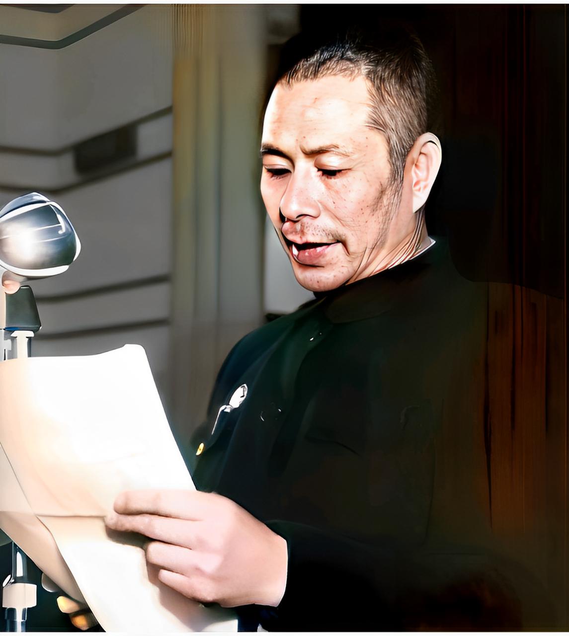 曾山当过上海市副市长，一生为官清廉，对子女管教十分严格。前妻给他生的大女儿不愿去