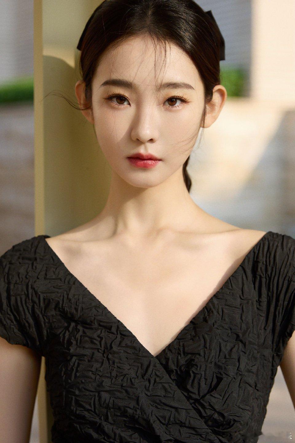 #硬糖少女303##张艺凡# 今日份糖妹新鲜物料张艺凡品牌活动最新定妆照从曝光的