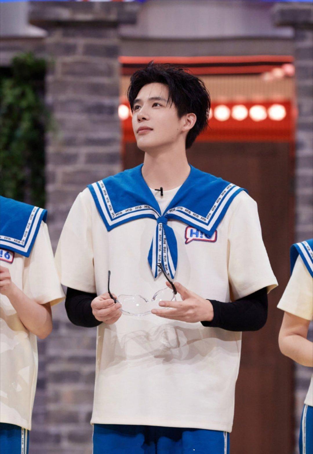 #李光洁王安宇父子造型# 你好星期六之中李光洁王安宇他俩怎么还爆改了杀马特父子！