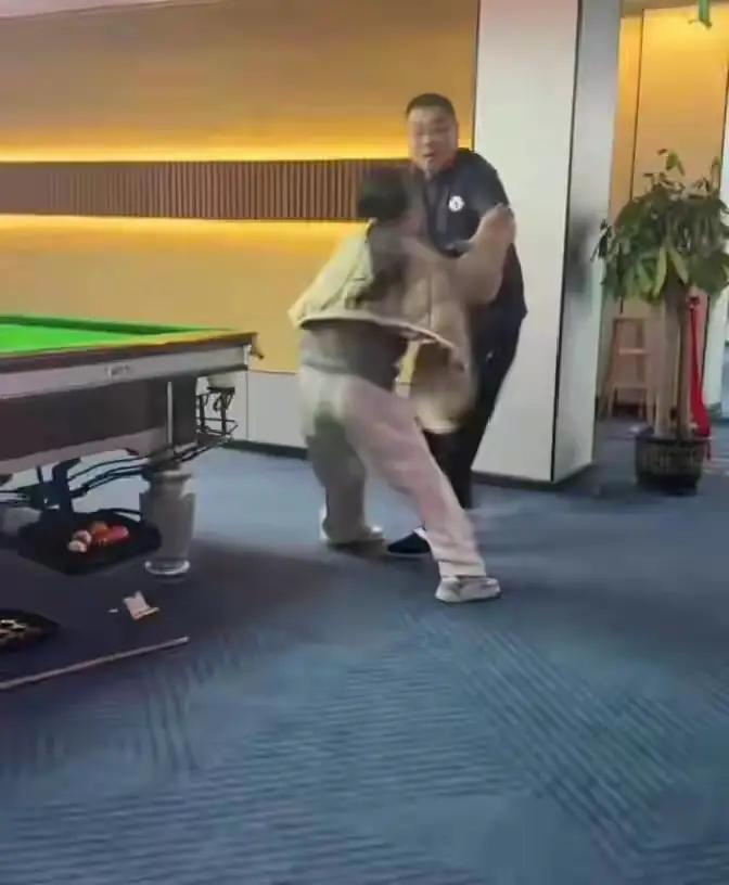 “‘我不发工资，你可以去告我！’广西防城港，一个19岁的女孩去讨3000块工资，