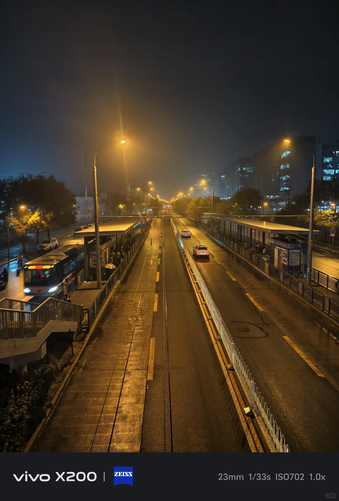 雨夜天桥街拍🌃有多考验手机的拍照