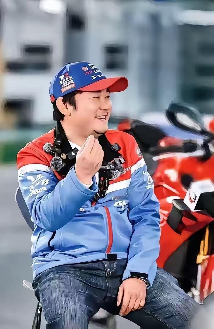 台湾媒体人：张雪，你跟台湾朋友说两句吧！

​张雪：台湾的车友们大家好，很高兴这