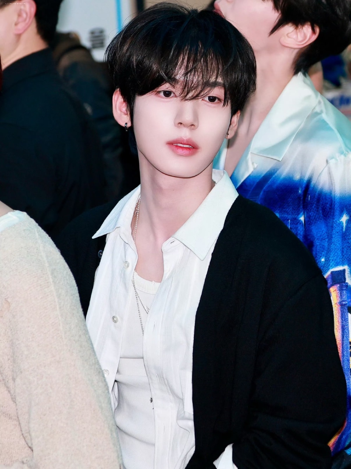 朴元彬和韩维辰友好关爱中 