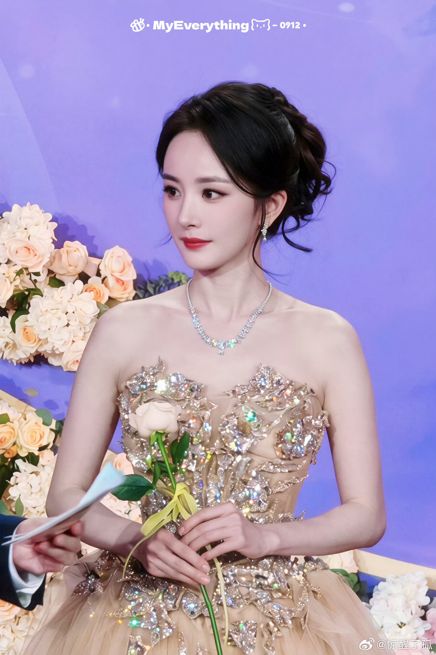 杨幂还有两部待播作品红毯之上杨幂气场全开，容貌与状态格外出彩，演技发挥一直很稳。