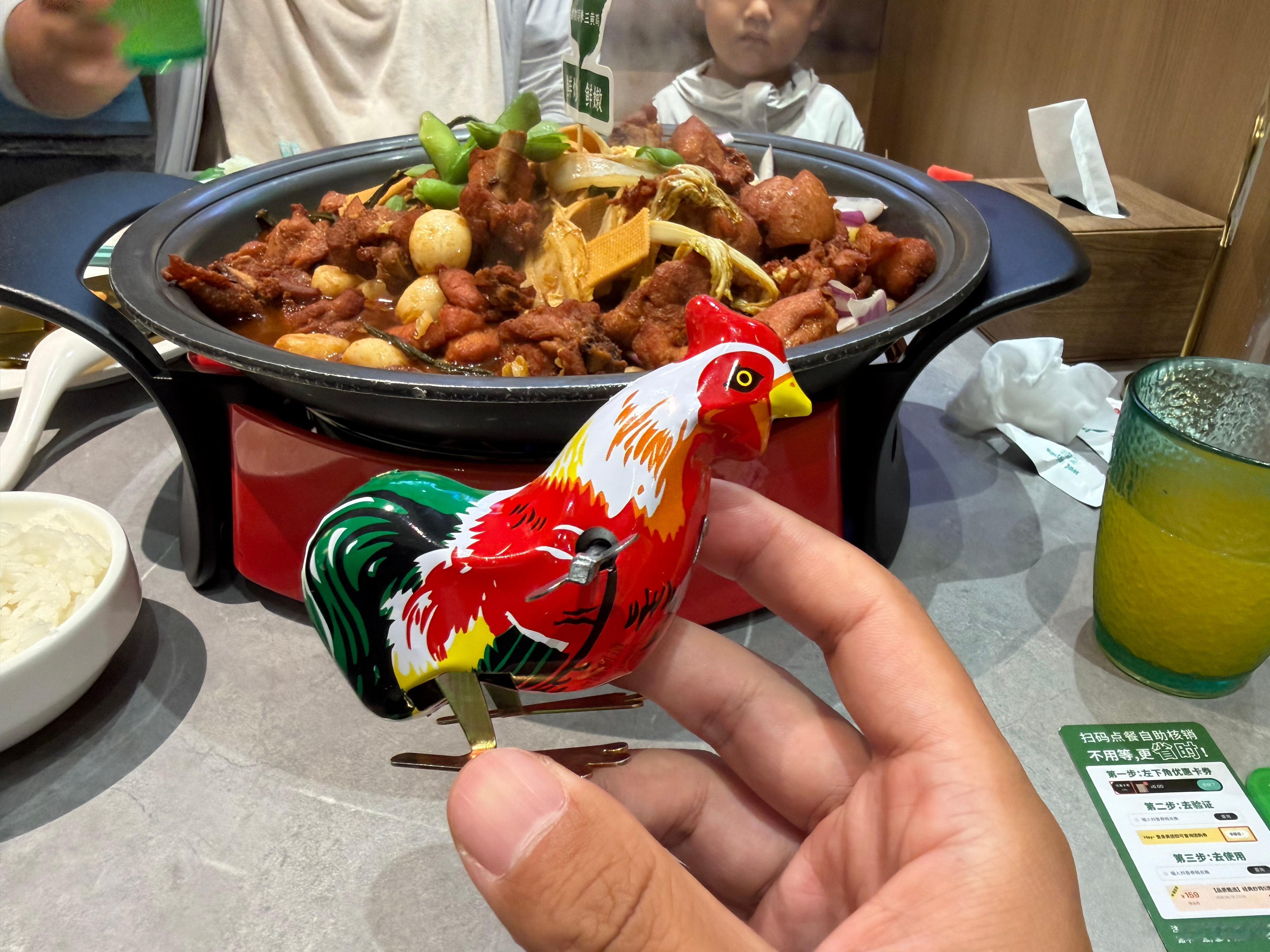 他二哥炒鸡 跑不动的美食 味道真的一般，好处是饮料畅饮这大夏天的我喝了好几杯