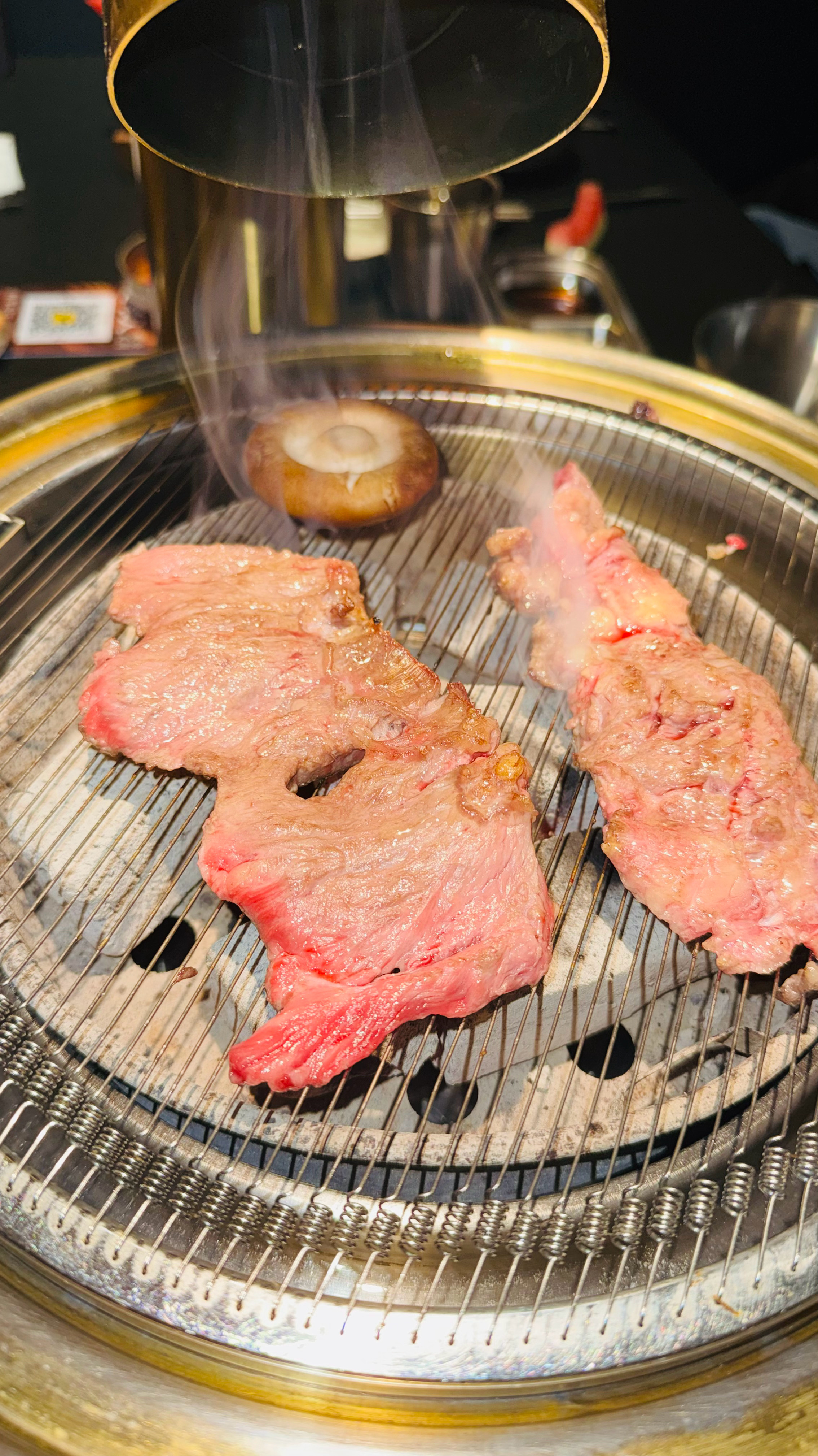 都吃饭了没？黄美式今晚吃烤右右[流鼻血] ​​​