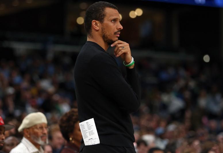 凯尔特人客场121-110击败勇士。赛后主教练马祖拉接受采访，谈到勇士最后阶段的