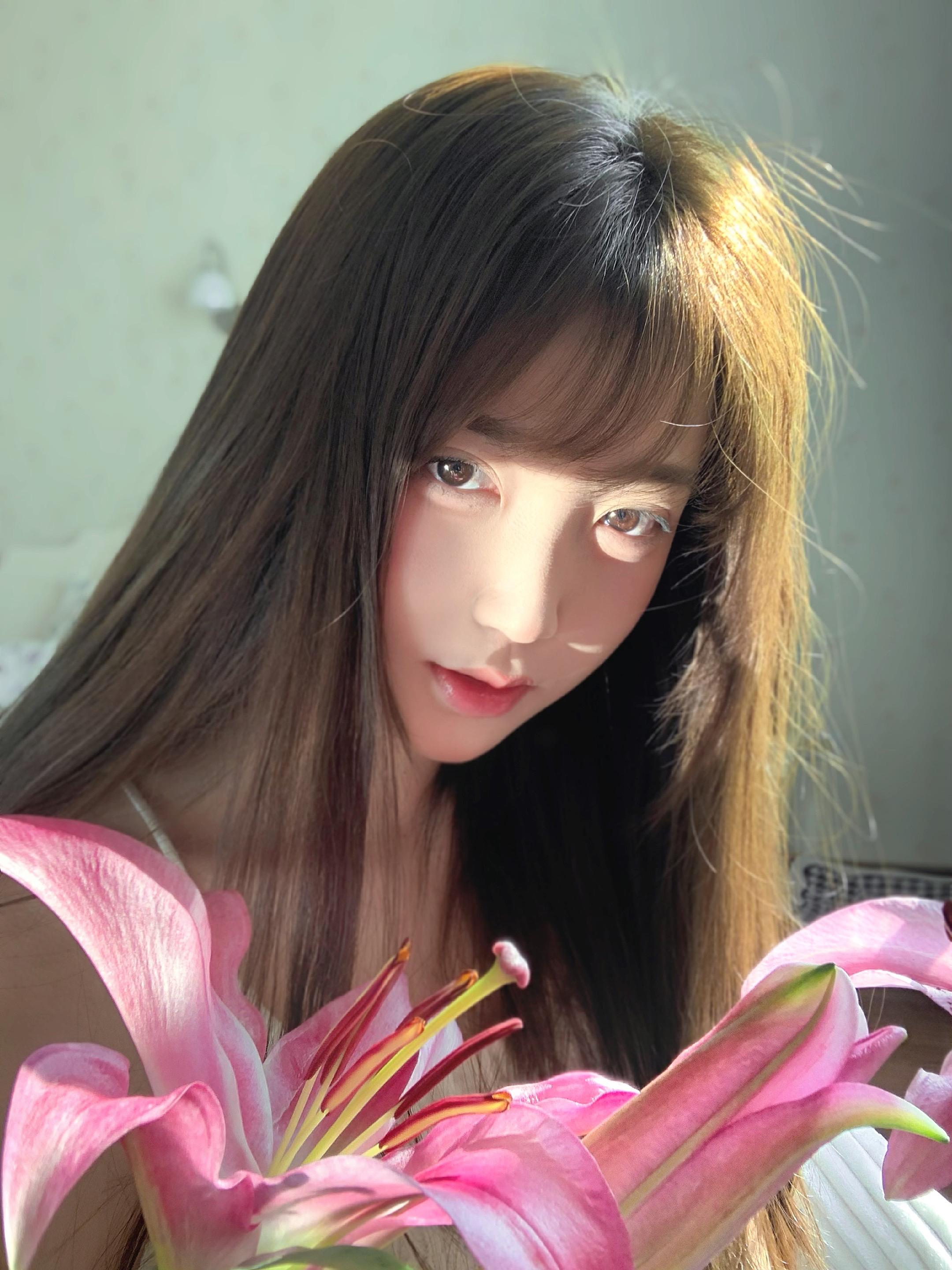 眼神比唇先落吻