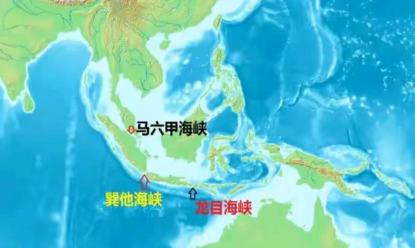 法国航母浩浩荡荡驶向亚太，声称将在南海进行军演。中方战机迅速升空应对。随后，法国