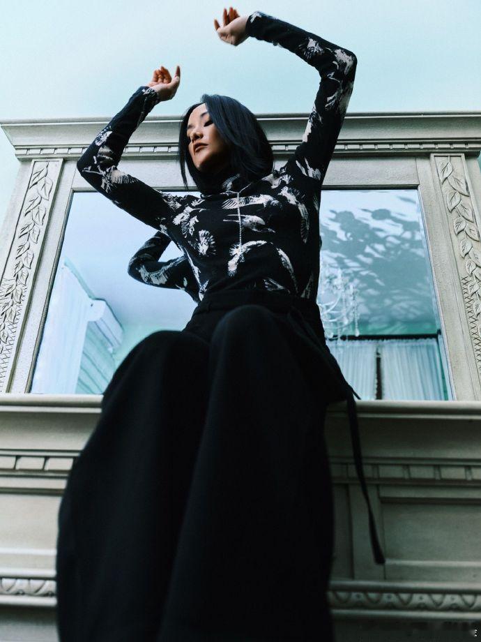 浪姐一公直播没有瞿颖别人都在忙舞台，瞿颖直接缺席一公直播，这波 “罢工” 也太让