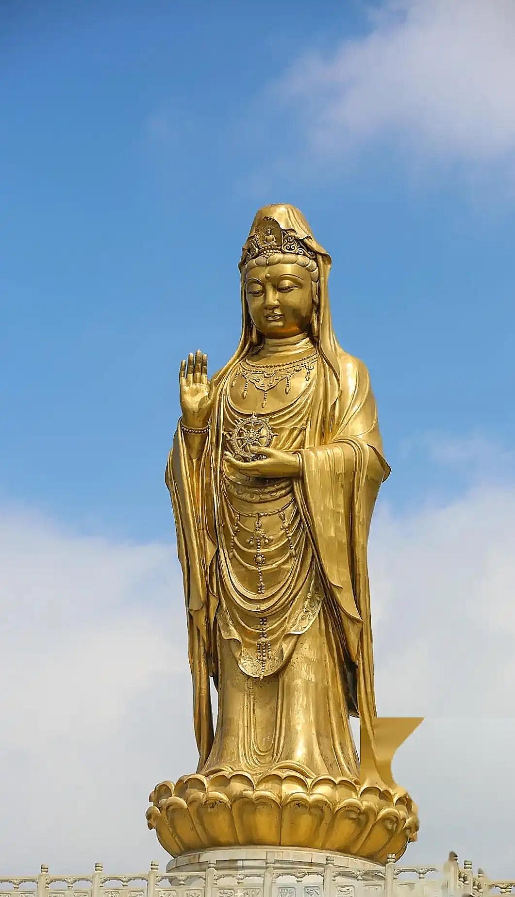 看着巴威台风这路径，真是让人摸不着头脑。

每次台风只要一靠近普陀山附近，就像是
