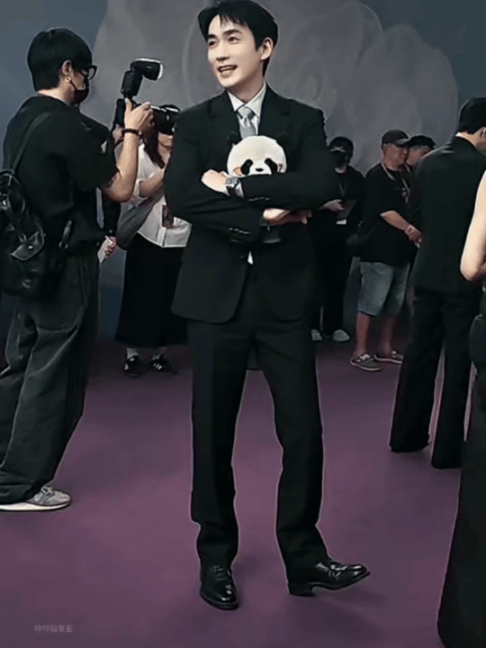 🐼:被锁喉朱一龙