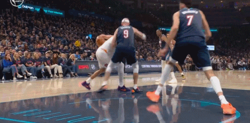 难道NBA的季后赛真的🈶黑幕吗？今日终于有球星站出来在记者发布会上发发声，布克