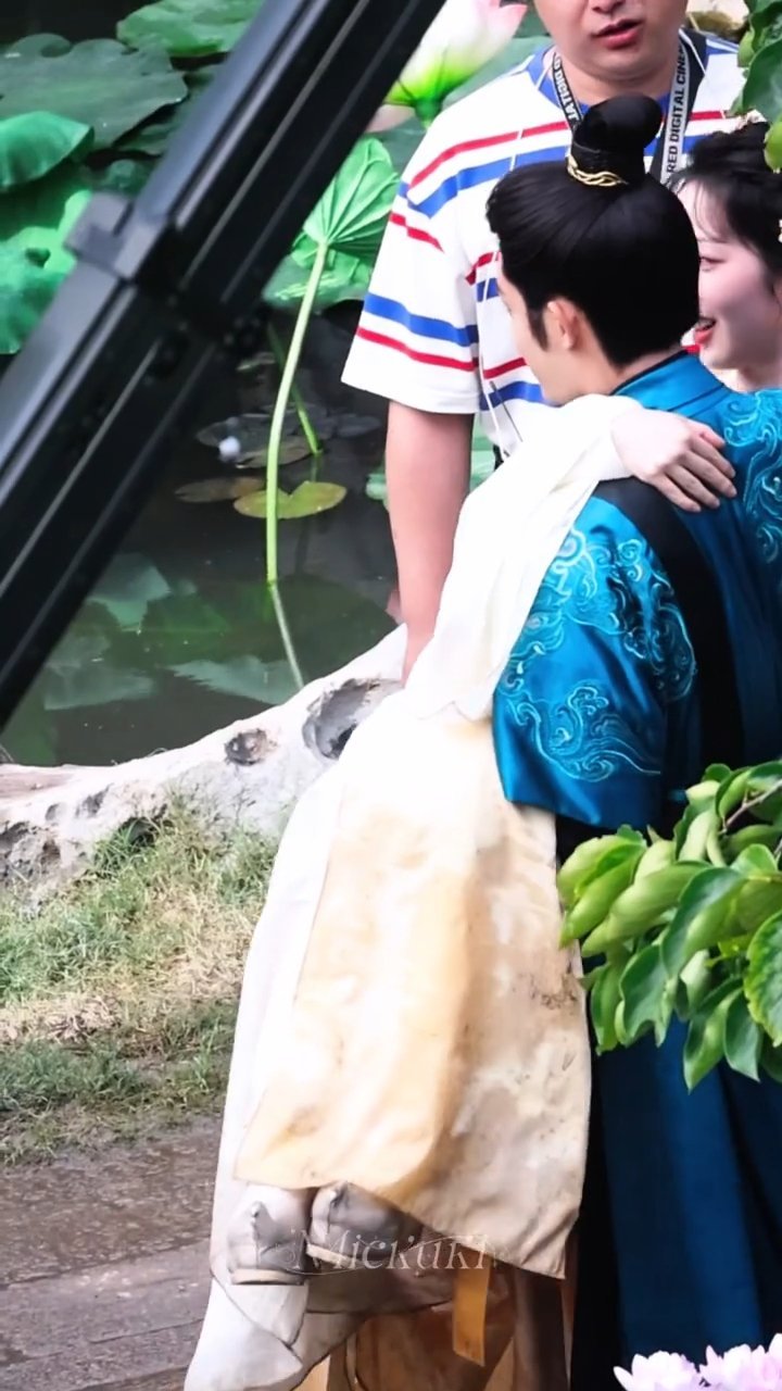 少年少女的公主抱也别有一番风味🥰😋董思成邓恩熙恰逢春公主抱恰逢春董思成公主抱