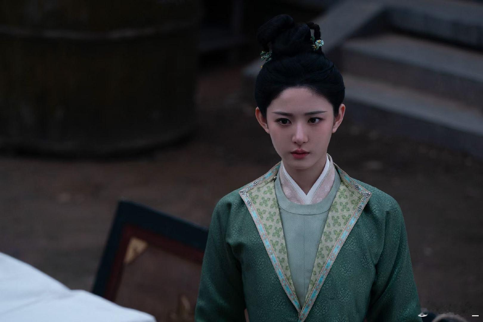 唐宫奇案主演赵晴 赵晴的五仁是自带光芒的存在！鬼马机灵又忠心软萌，紧张探案里的一