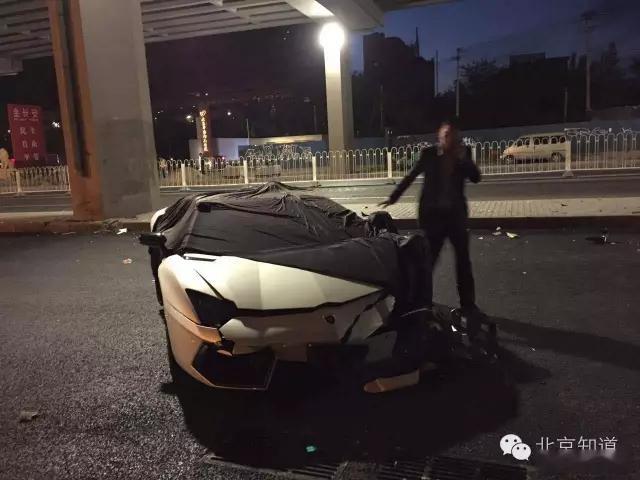 曝金晨肇事逃逸 上网早的朋友应该还记得，当年李某峰的兰博基尼在大郊亭桥下那事。如