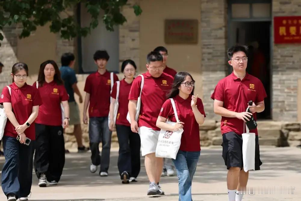 东北林业大学连放13天长假被骂上热搜，那些死守三周复课制的学校脸疼吗
 高校放假