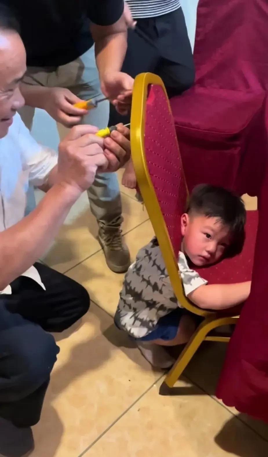 这孩子太淘了