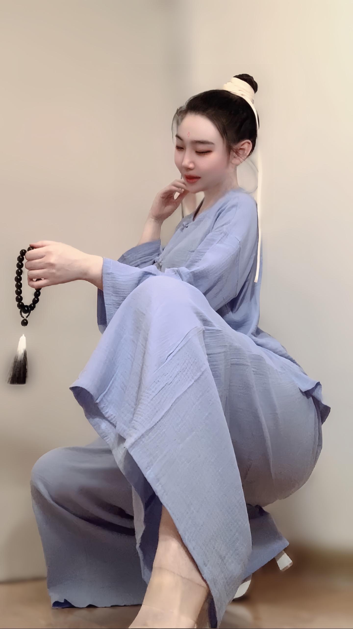 50岁依然保持好状态之。缘浅尚能凭修得，缘深进退岂由人