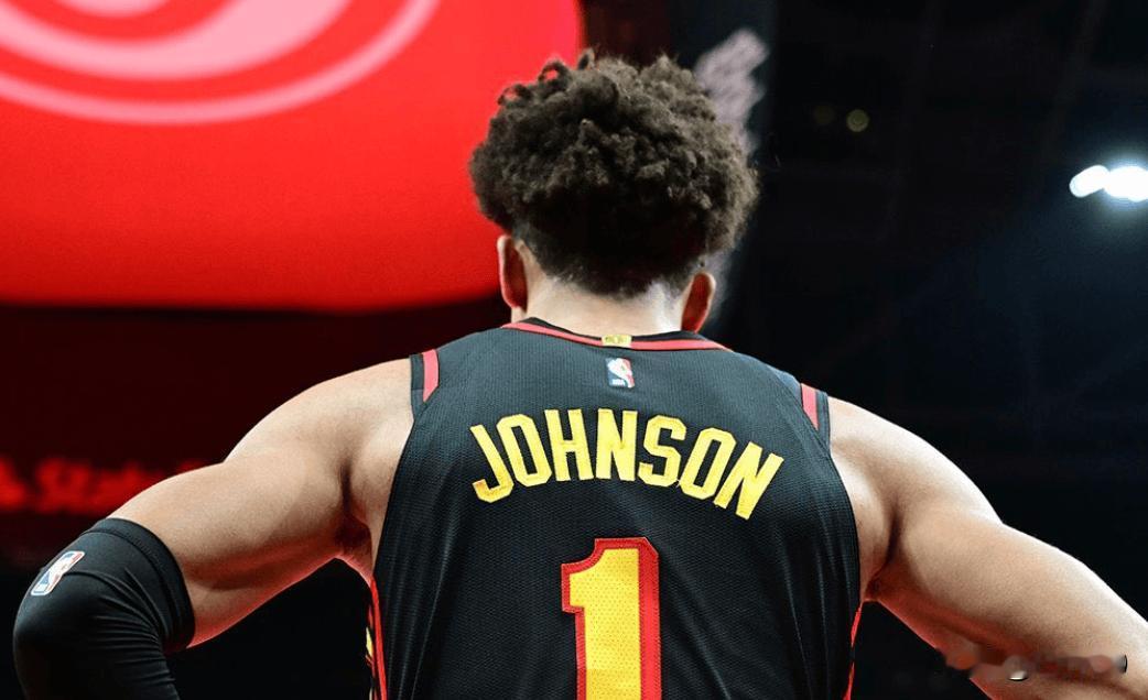 三双+险胜！杰伦-约翰逊4连三双延续神迹，泡椒35分空砍76人惜败老鹰
 
北京