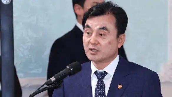 特朗普怎么也没料到，自己精心筹划的中国之行尚未启程，身边最铁的两个亚太盟友——日