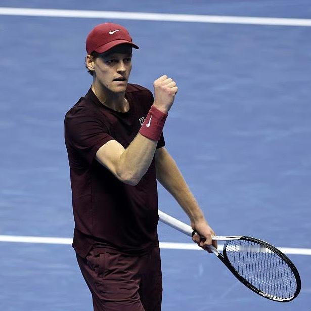 比约·博格组，辛纳以6-3/7-6(3)击败谢尔顿，小组赛三战全胜晋级四强，谢尔