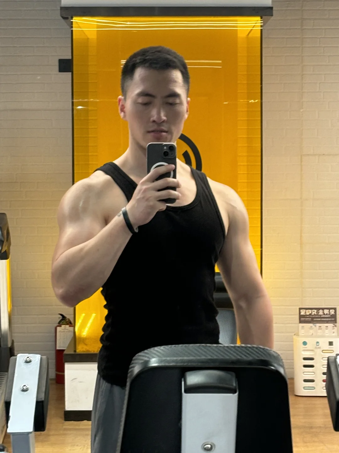 给肩上个大重量