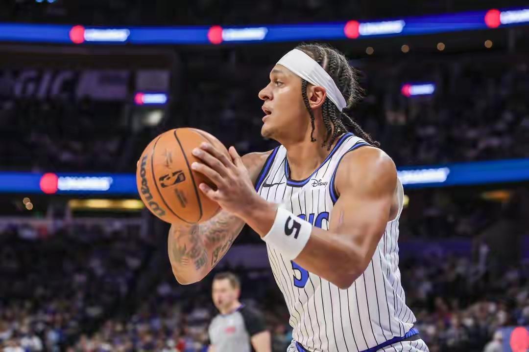 今日NBA季后四场比赛见闻--四字形容！
季后战火，越打越乱，东西晋级，时刻变化