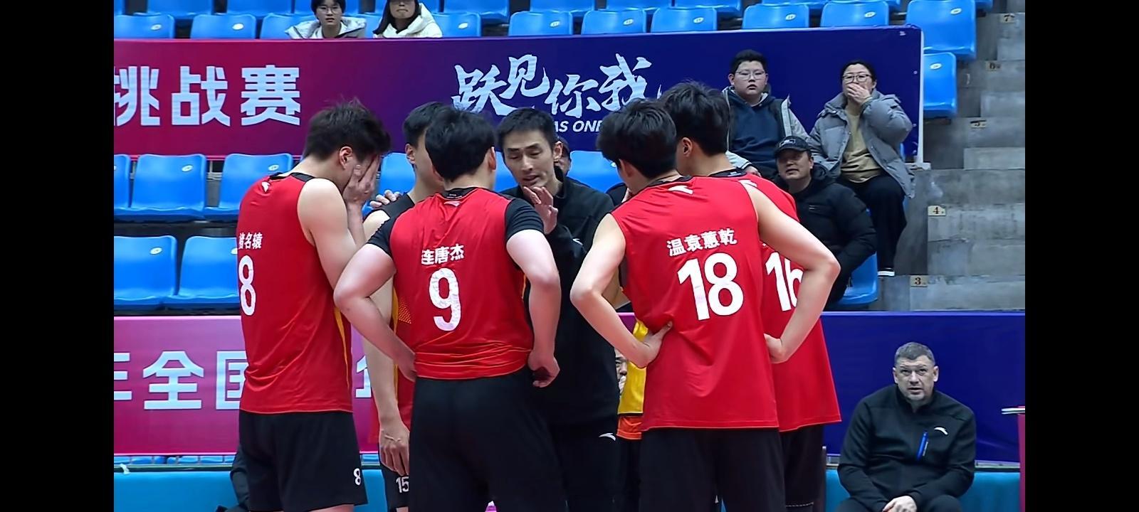 排超联赛 B组决赛第一场，浙江男排3比0云南男排，虽然上班晚，但是下班可不晚，第