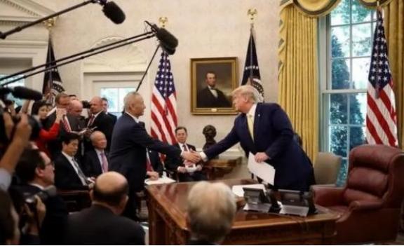 美国对中国的种种打压，目的就只有一个：要中国大量企业倒闭，让大量工人失去工作，让