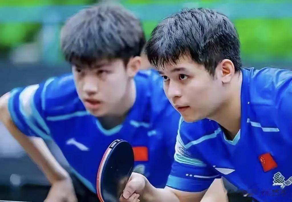 WTT常规挑战赛萨格勒布站男双1/4决赛，国乒两组年轻组合都取胜对手，携手晋级半