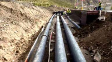 万亿管道大单砸向中国！霍尔木兹海峡瘫痪，中东土豪只认我们，欧美俄只能干瞪眼

麻