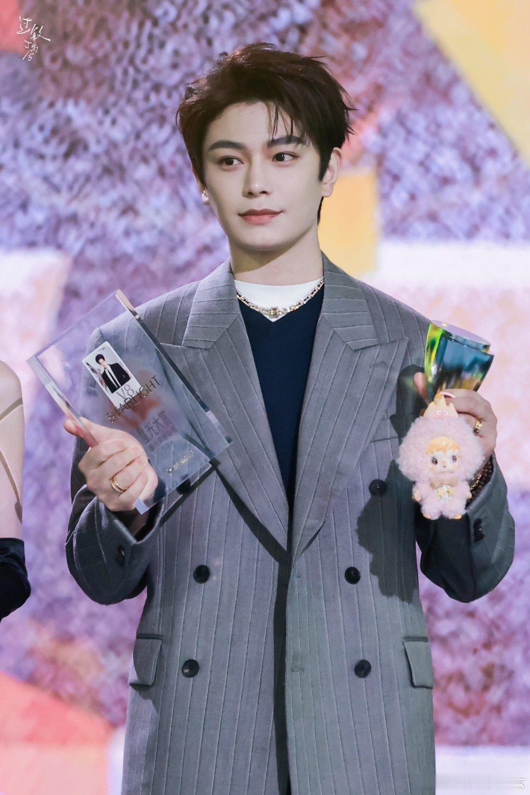 丁禹兮张海虾 dyx丁禹兮南部档案 “最灿烂的烟火会留在记忆里  就像我的记忆里