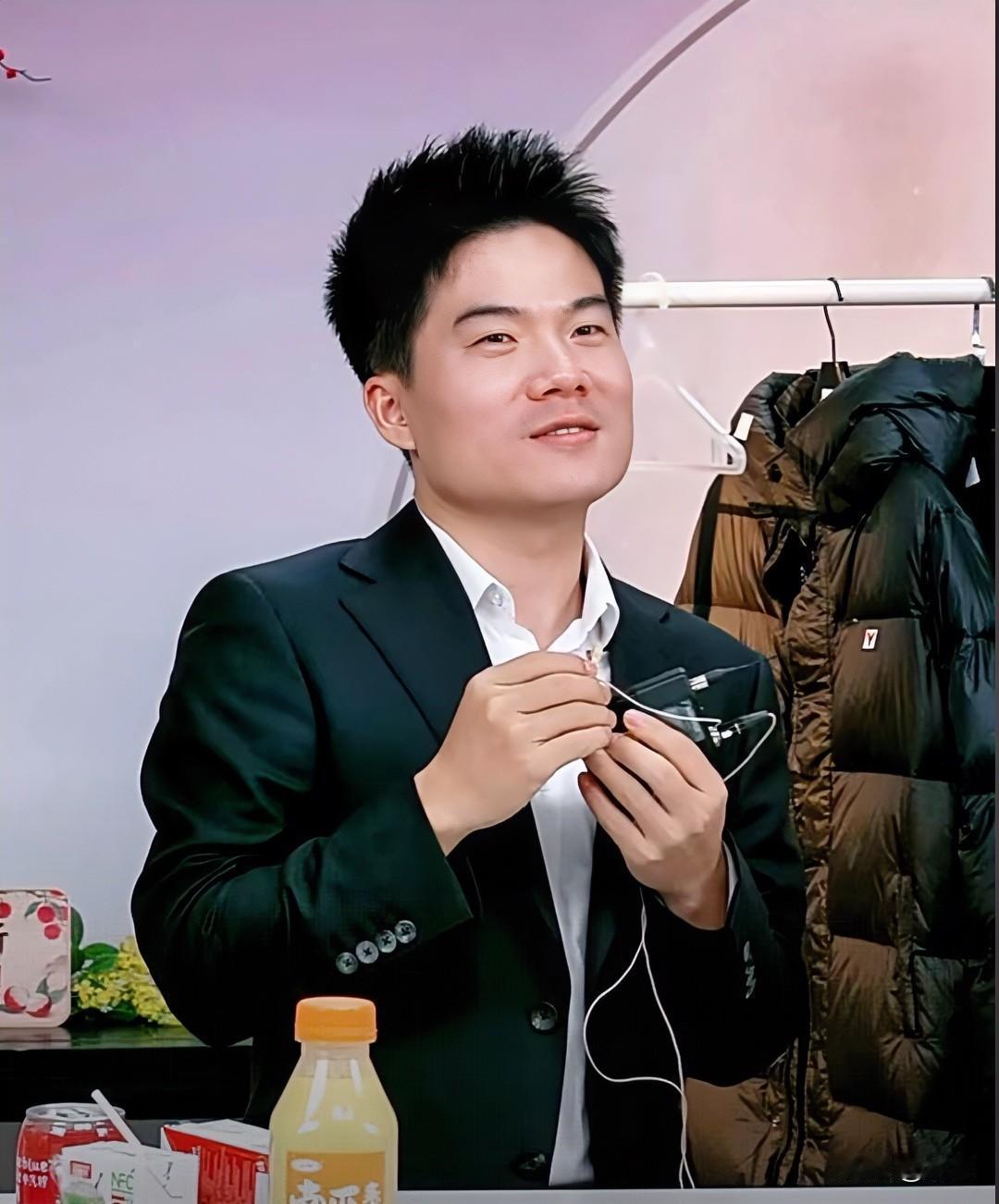 有人说排班表里一个董宇辉都没有
别着急，你找错地方了[笑哭]
7月15日，董宇辉