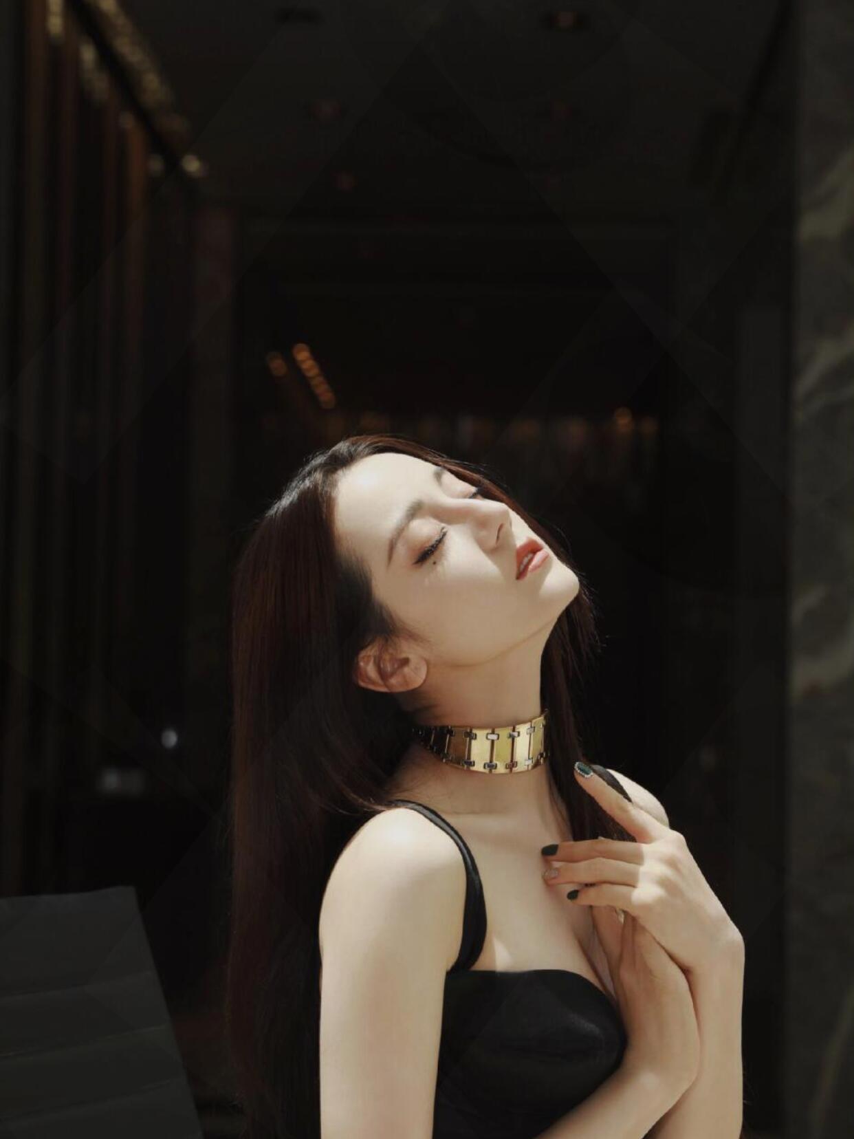 热巴这组神图放到现在依然杠杠滴哪个女明星能火的过当时的迪丽热巴 ​​​