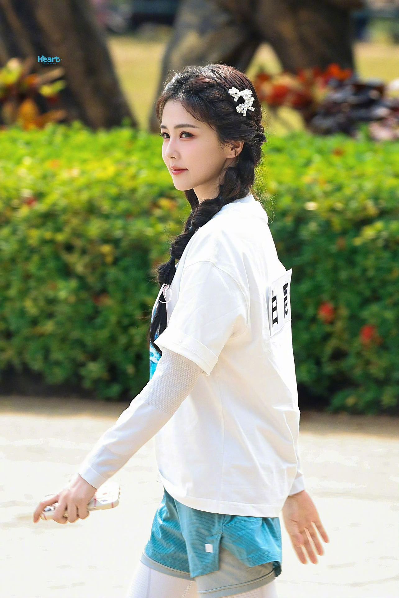 #咪咕星鲜事##白鹿让张真源出去# 美菠又带着快乐因子萌萌地走进了咪的心里！美貌