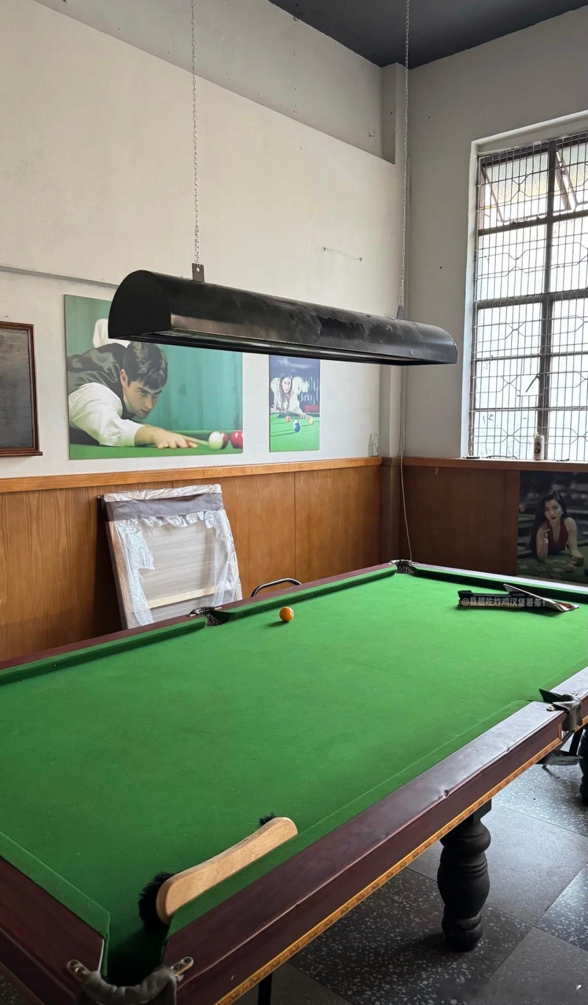 比高温更上头的是野狗骨头折服于《野狗骨头》的空镜美学！手持DV镜头下的废墟与锈铁