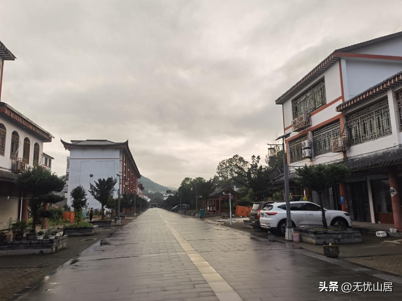 五百年，脚步走到这里了吗？
依然是痴人说梦，依然是信念不衰。
依然是顽石点头，依