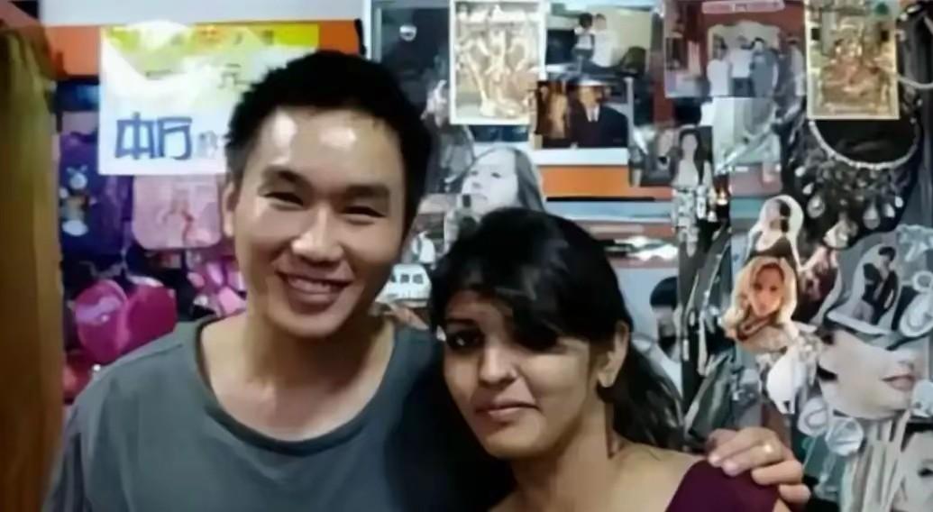 2012年，19岁的印度女孩莫迪娜，听说中国男人不打老婆、女人能挣钱，连夜收拾行